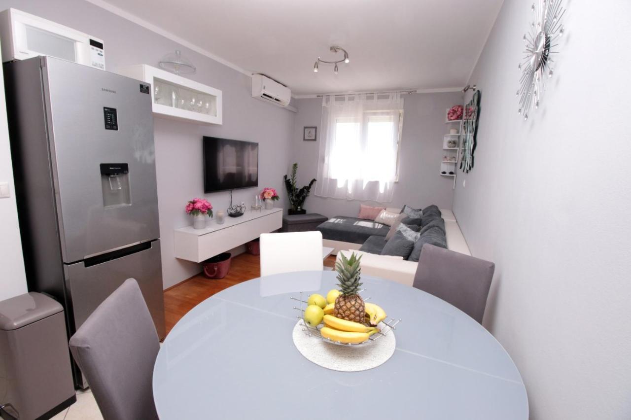 Apartman *Sanja* Omis Lejlighed Eksteriør billede